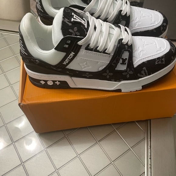 Louis Vuitton trainers - Picture 5 of 9